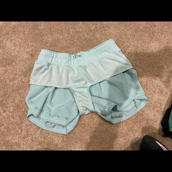 Lululemon Breeze-By shorts Size 4 blue - Picture 4 of 4